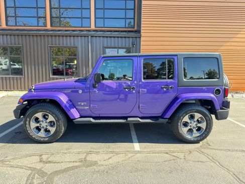 Used 2018 Jeep Wrangler Unlimited Sahara AWD/4WD image 2