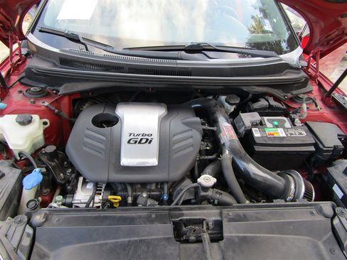 Used 2014 Hyundai Veloster Turbo image 11