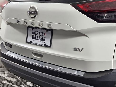 Used 2023 Nissan Rogue SV image 6