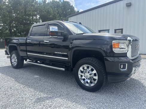 Used 2016 GMC Sierra 2500 Denali w/ Duramax Plus Package AWD/4WD image 3