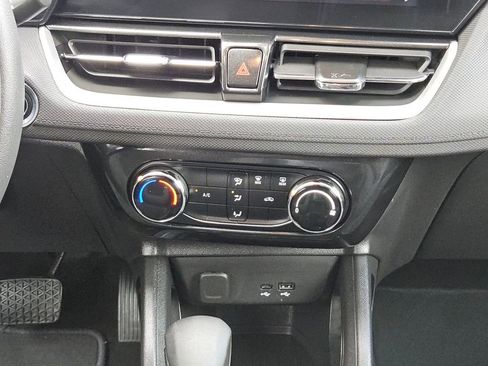 Used 2025 Chevrolet TrailBlazer LT AWD/4WD image 21