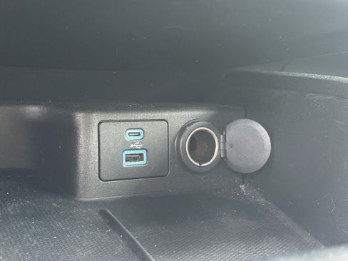 Used 2020 Ford Escape SE image 17