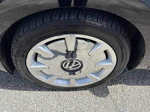 Used 2013 Volkswagen Beetle Turbo FWD image 12