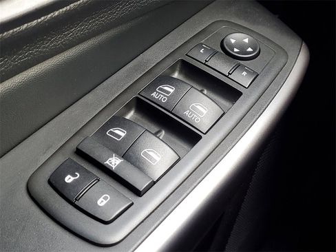 Used 2021 Jeep Cherokee Latitude Lux w/ Comfort/Convenience Group image 17