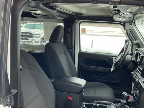 Used 2023 Jeep Wrangler Sport S image 35