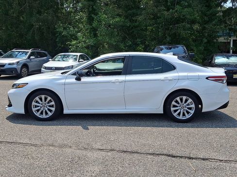 Used 2019 Toyota Camry LE FWD image 5