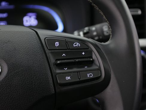 Used 2024 Hyundai Venue SEL FWD image 24