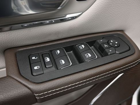 Used 2025 RAM 1500 Laramie w/ Laramie Southwest Edition image 13