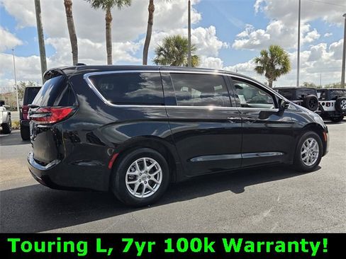 Certified 2024 Chrysler Pacifica Touring-L image 7
