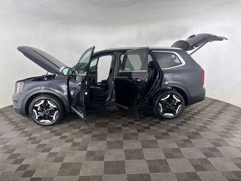 Certified 2025 Kia Telluride S FWD image 11