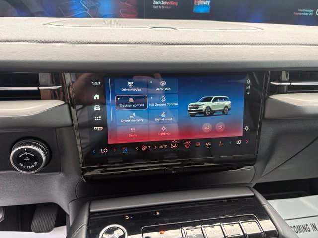 Used 2025 Lincoln Navigator Reserve AWD/4WD image 17