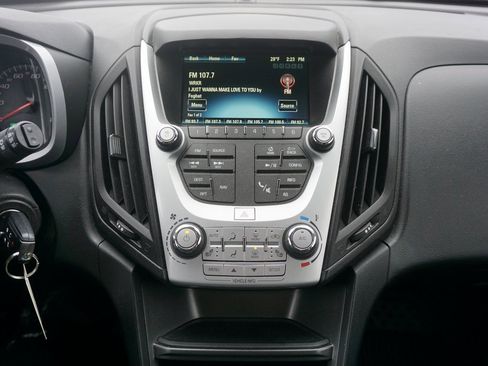 Used 2017 Chevrolet Equinox LT w/ Convenience Package image 9