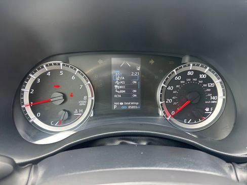 Used 2022 Toyota Highlander LE image 23