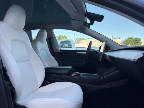 Used 2023 Tesla Model Y Long Range AWD/4WD image 28