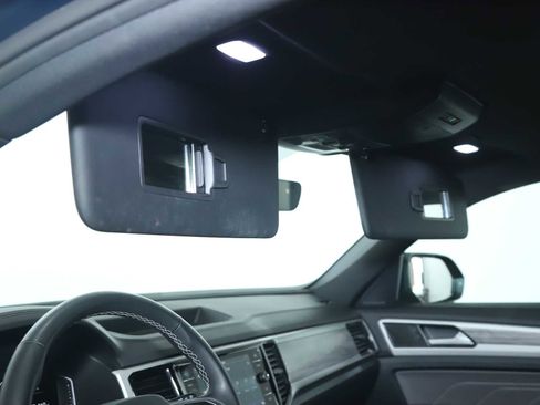Used 2022 Volkswagen Atlas Cross Sport SE image 19