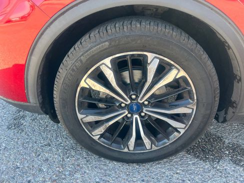 Used 2021 Ford Escape SE w/ SE Sport Appearance Package image 26