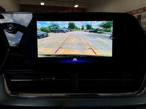 Used 2025 Chevrolet Trax LT FWD image 30