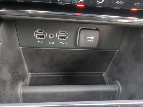 Used 2023 Jeep Grand Cherokee L Limited AWD/4WD image 27
