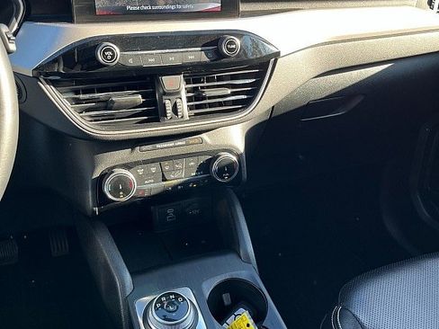 Used 2022 Ford Escape SEL image 9