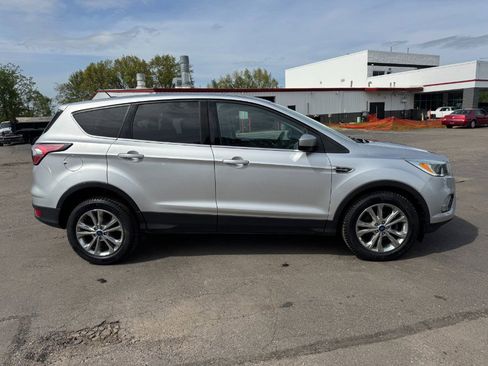 Used 2017 Ford Escape SE FWD image 6