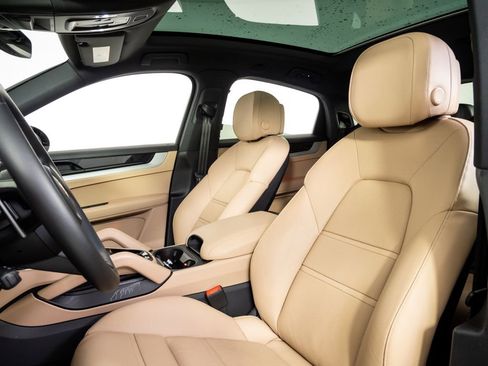 Certified 2024 Porsche Cayenne Coupe image 5