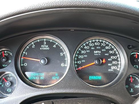 Used 2011 Chevrolet Tahoe LTZ RWD image 10