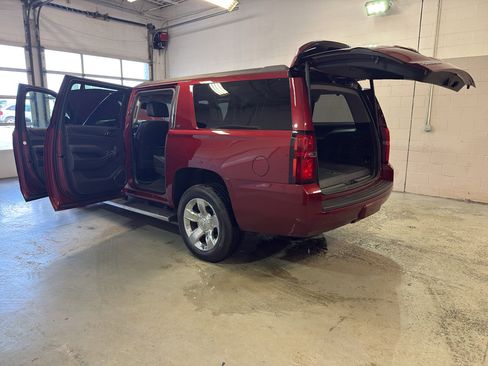 Used 2017 Chevrolet Suburban LT w/ LT Signature Package image 10