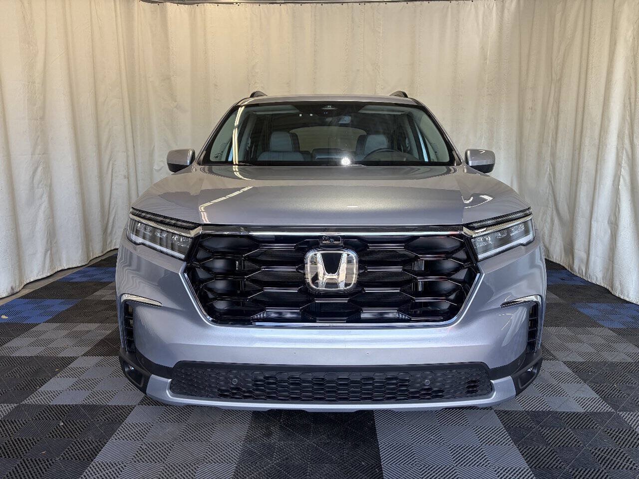Used 2025 Honda Pilot Elite image 4