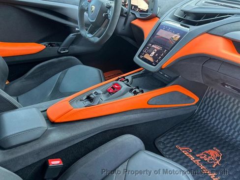 Used 2024 Lamborghini Revuelto AWD/4WD image 3