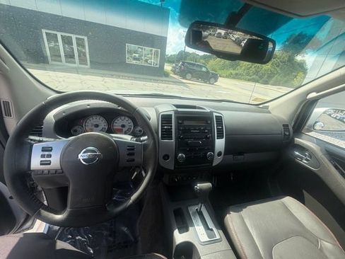 Used 2011 Nissan Frontier PRO-4X w/ Pro-4x Luxury Pkg AWD/4WD image 14