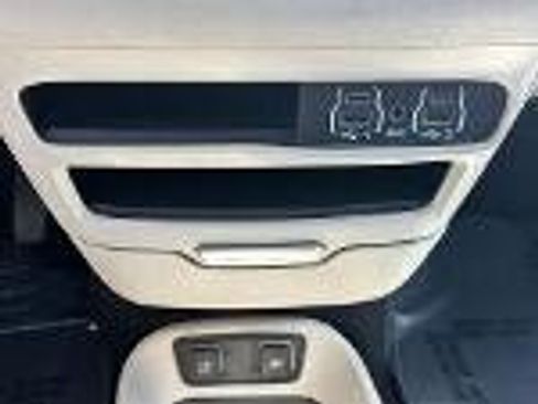 Used 2021 Chrysler Pacifica Touring-L w/ Premium & Safety Sphere Group FWD image 22