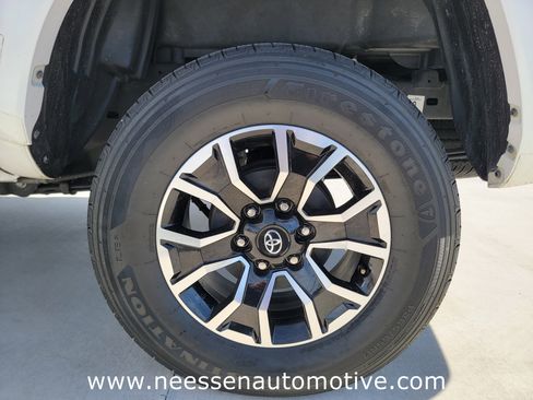 Used 2023 Toyota Tacoma TRD Sport w/ Technology Package image 30