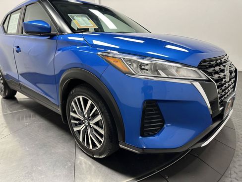 Used 2021 Nissan Kicks SV FWD image 3