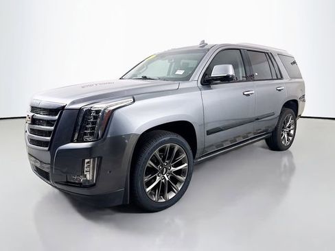 Used 2019 Cadillac Escalade Premium Luxury w/ Escalade Sport Edition image 3