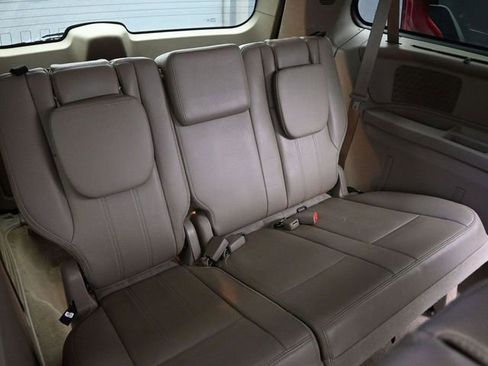 Used 2014 Chrysler Town & Country Touring-L w/ Driver Convenience Group image 15