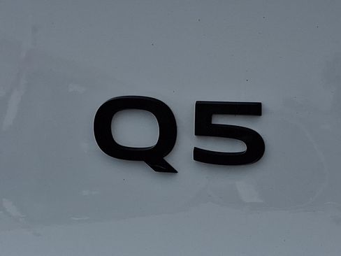 Certified 2025 Audi Q5 Premium w/ Convenience Package AWD/4WD image 33