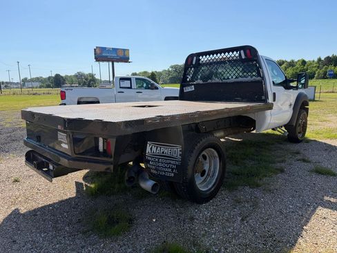 Used 2014 Ford F550 2WD Regular Cab Super Duty image 3