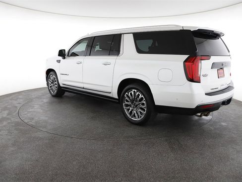 Used 2024 GMC Yukon XL Denali Ultimate image 9