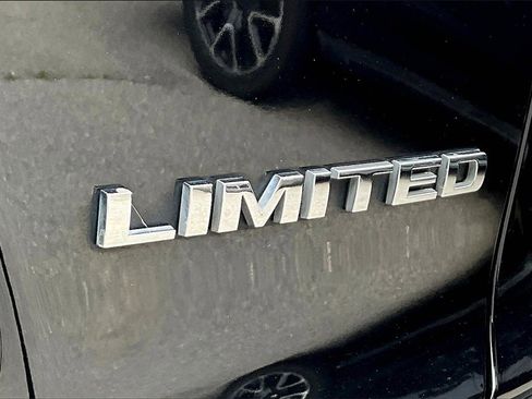 Used 2021 Jeep Cherokee Limited image 23