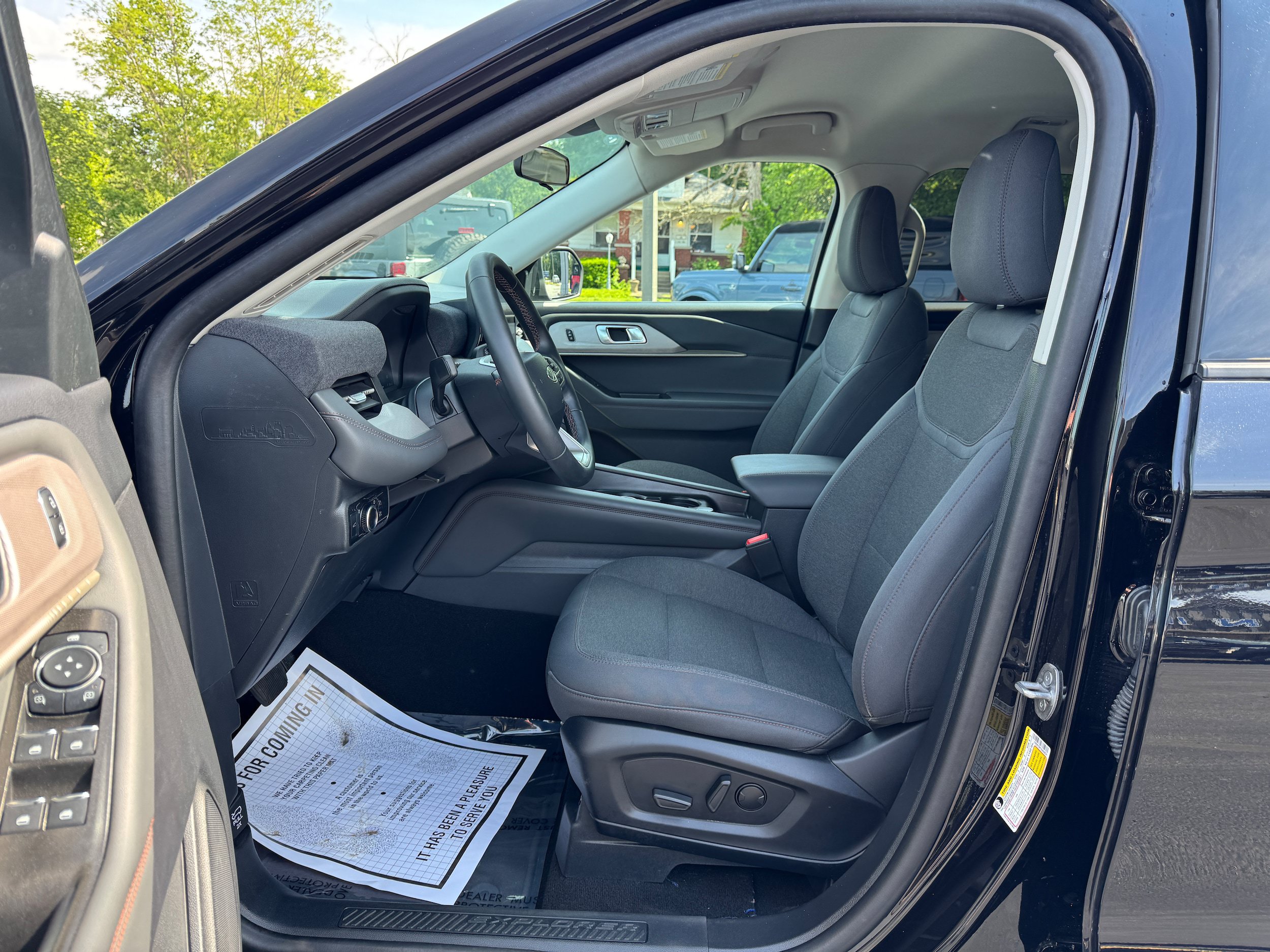 Used 2025 Ford Explorer Active RWD image 10