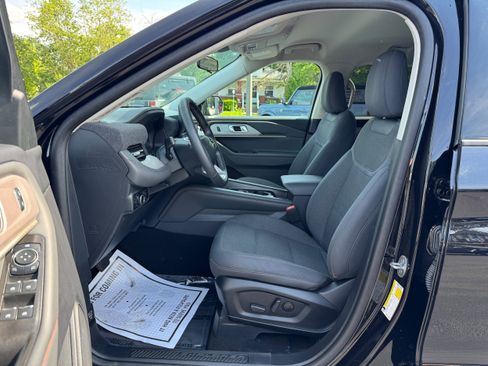 Used 2025 Ford Explorer Active RWD image 10