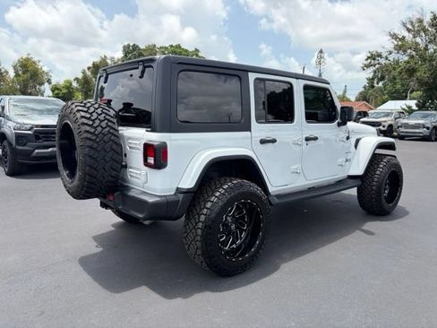Used 2022 Jeep Wrangler Unlimited Sahara AWD/4WD image 6