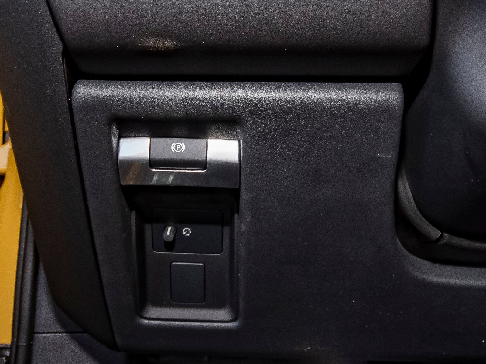 New 2026 Land Rover Defender 110 AWD/4WD image 11