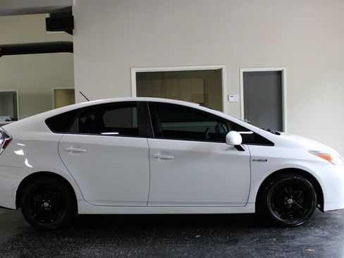 Used 2014 Toyota Prius Two FWD image 2