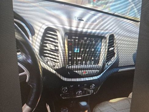 Used 2016 Jeep Cherokee Limited AWD/4WD image 8