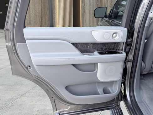 Used 2018 Lincoln Navigator Reserve w/ Technology Package image 33