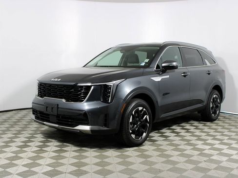 Used 2024 Kia Sorento S image 3