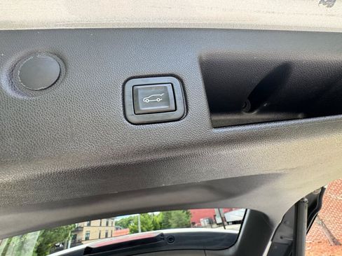 Used 2019 Chevrolet Equinox LT AWD/4WD image 11