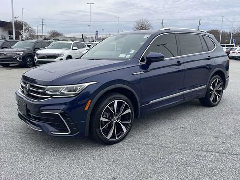 Used 2022 Volkswagen Tiguan SEL R-Line image 4