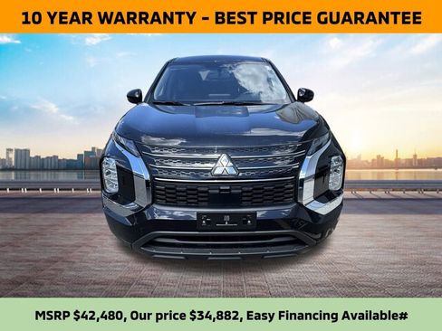 New 2025 Mitsubishi Outlander ES image 2